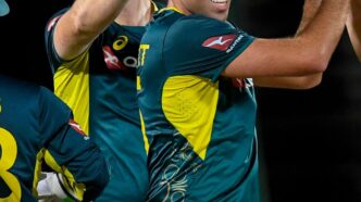 australian cricketers celebrating
